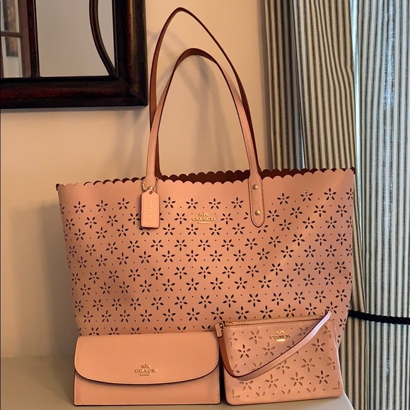 Coach Handbags - DEAL PRICE IS FIRM —COACH TOTE-WALLET-WRISTLET SET